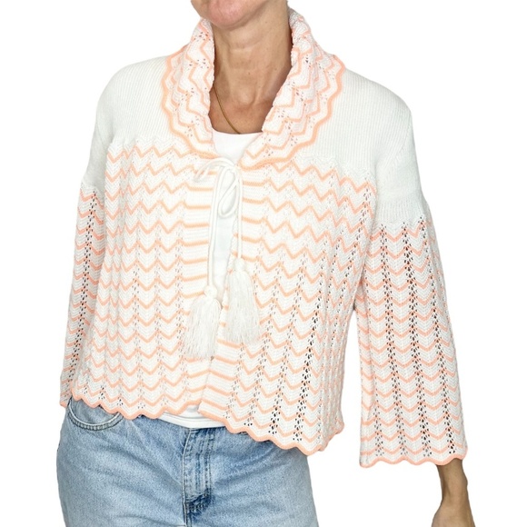 Vintage 70s hand knit crochet coral white tie front bell sleeve cardigan - Picture 3 of 11